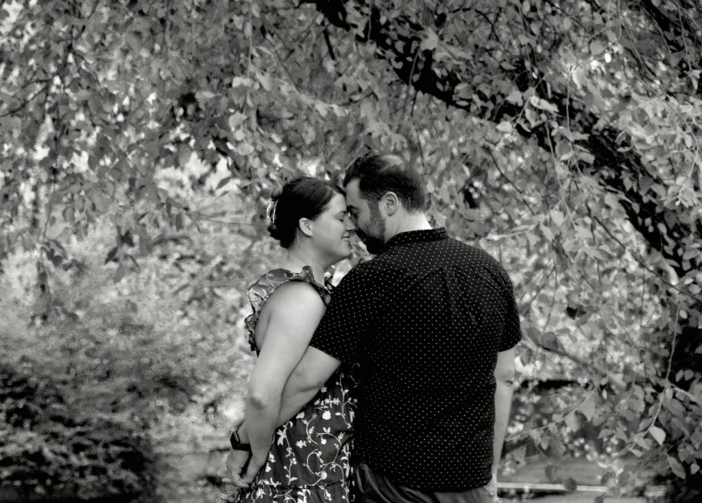 This is a cute couple enjoying a peaceful moment in the park as an example of relaxed date ideas.