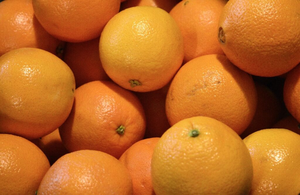 This is a photo of lots of oranges to demonstrate easy composting.