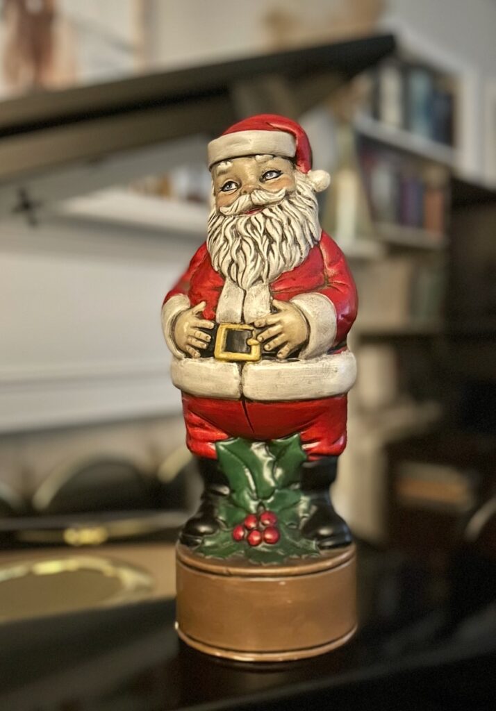 This is a handmade ceramic Santa from the '70s or '80s for tips for a more sustainable christmas.